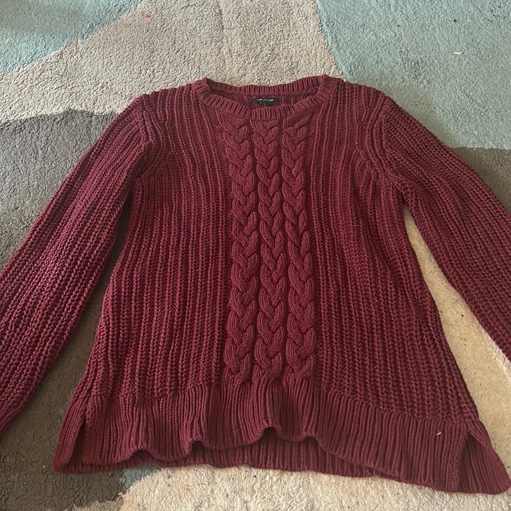 Maroon knitted sweater